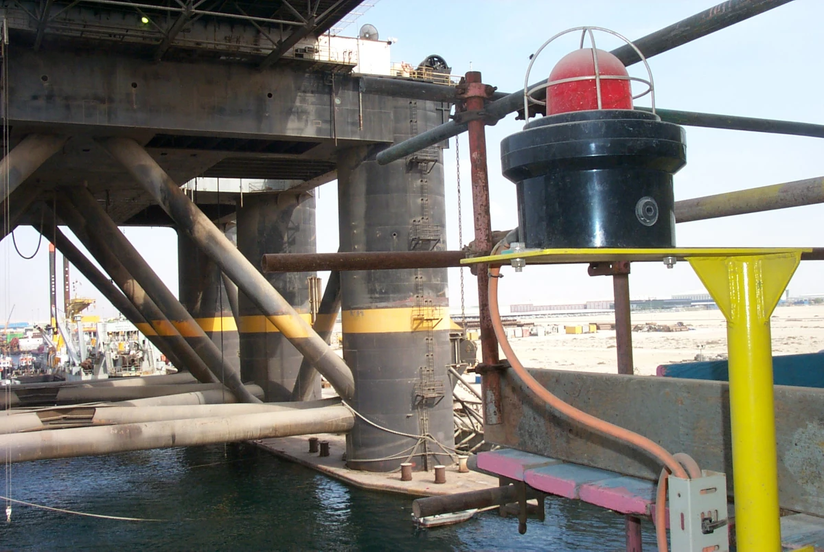 XB12 Blitzleuchte auf einer Ölplattform